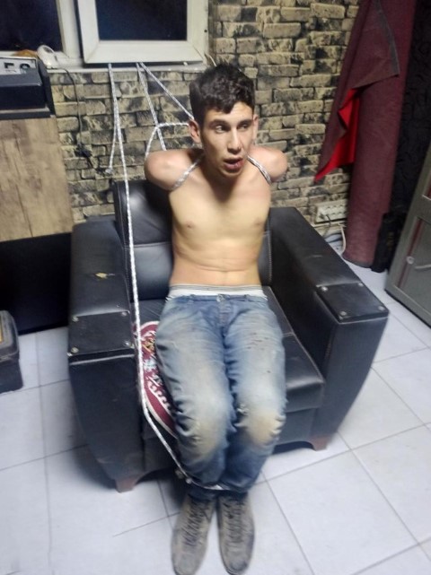 Hamam böceği yedirilen genç dosyasında karar: Yağmadan beraat, hürriyeti tehditten 6 yıl 12 ay ceza