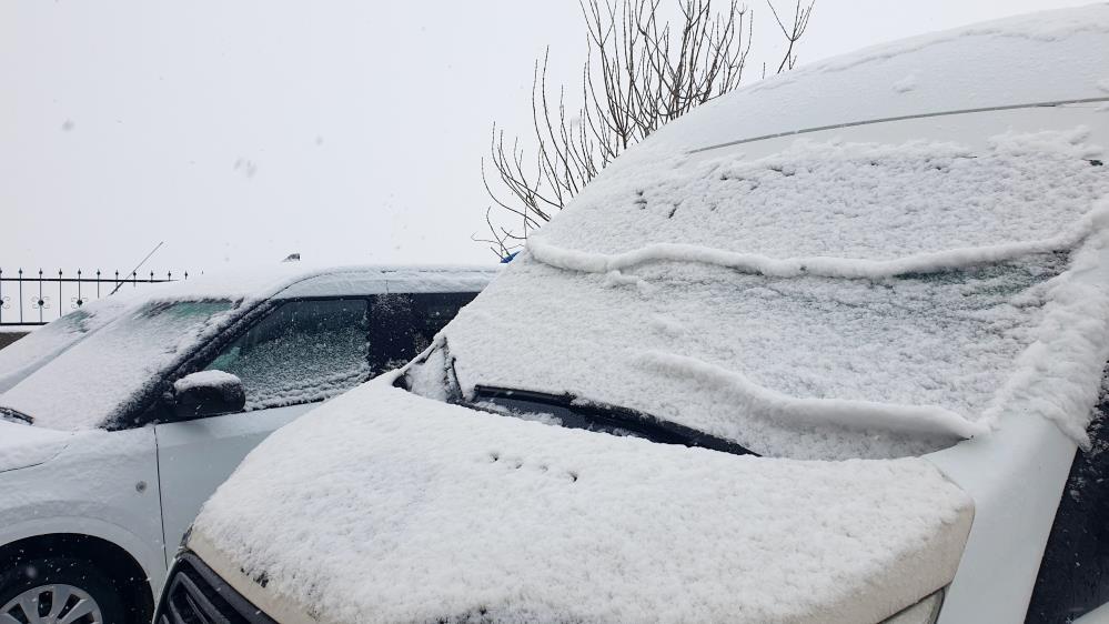 Başkale’de kar kalınlığı 20 santimetreyi geçti