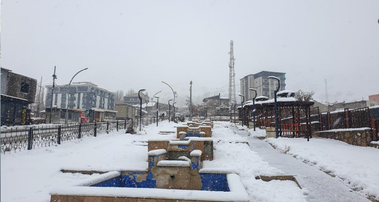 Başkale’de kar kalınlığı 20 santimetreyi geçti