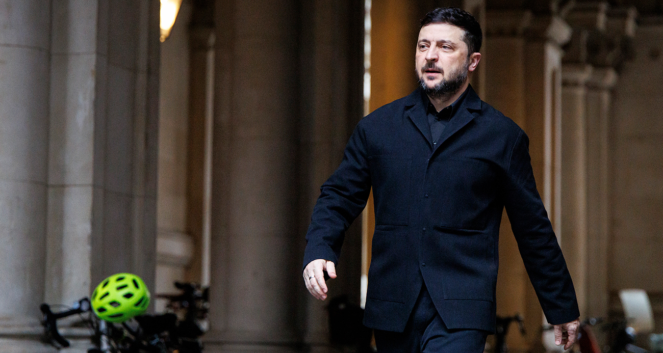 Ukrayna Devlet Başkanı Vladimir Zelenskiy, seçim beklentilerine ilişkin, "Seçime hazırım. ABD’nin bana yardım etmesini istiyorum. Avrupalı ortaklarımız ile birlikte seçimin güvenliğini garanti altına alabiliriz. Böylece Ukrayna gelecek 60 ila 90 gün arasında bir seçim için hazır olacaktır" ifadelerini kullandı.