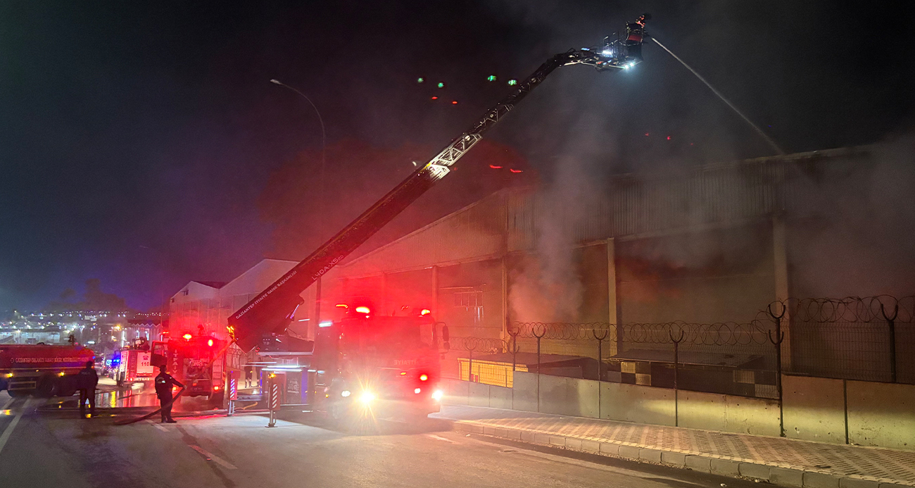 Gaziantep’te ambalaj fabrikasında yangın: 1 işçi dumandan etkilendi