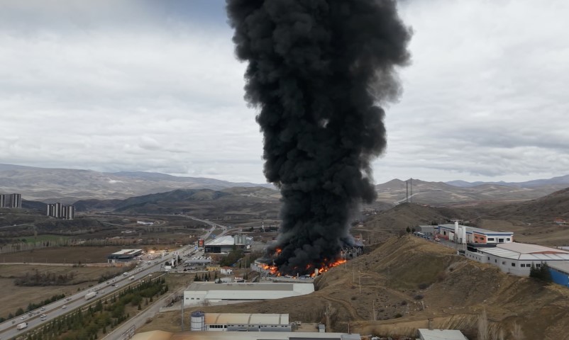 Kırıkkale’deki kimya fabrikasındaki yangına müdahale sürüyor