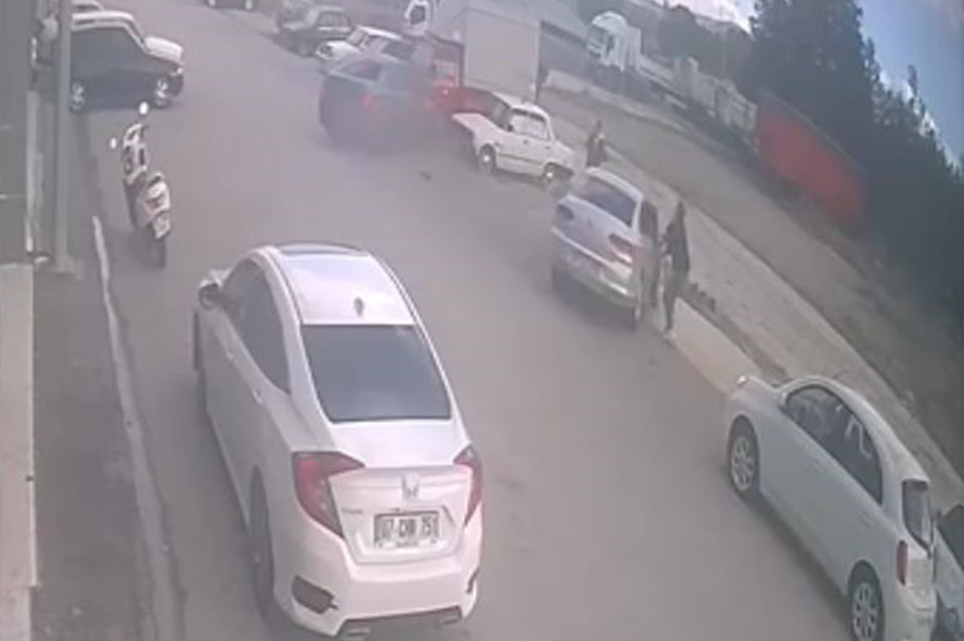Lüks otomobili izinsiz alıp 3 araca çarptı: 1 yaralı