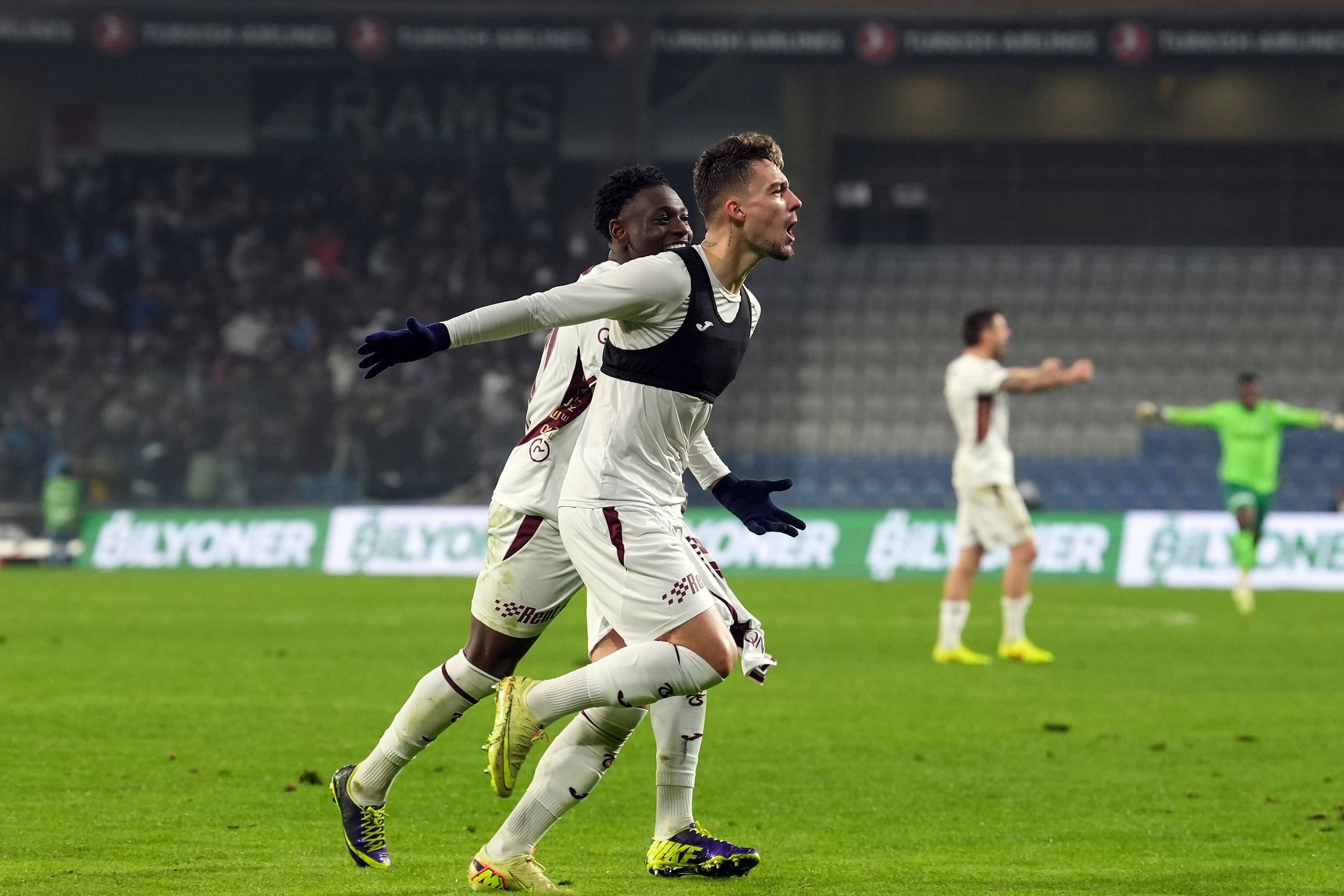 Ernest Muçi Beşiktaş’ı bekliyor