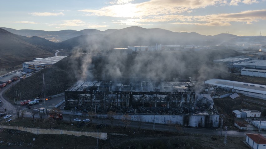 Alev alev yanan kimya fabrikasının son hali böyle görüntülendi