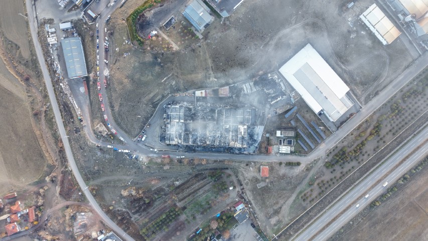 Alev alev yanan kimya fabrikasının son hali böyle görüntülendi