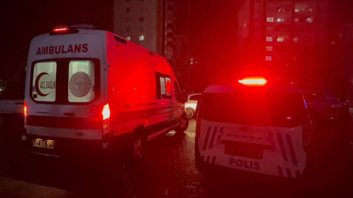 Ailesiyle tartıştı, evini ateşe verdi: 3 kişi dumandan etkiledi