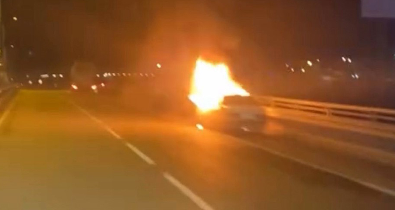 Seyir halindeki otomobil alevlere teslim oldu