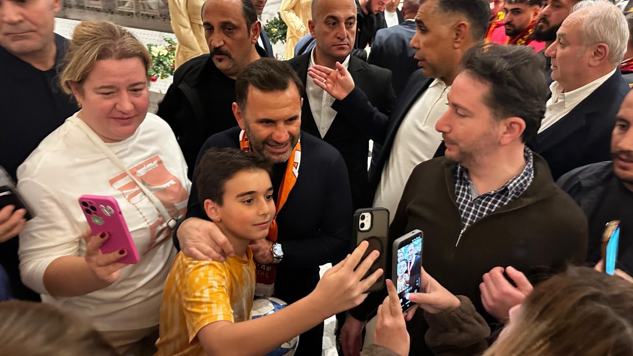 Galatasaray, Antalya’da Şampiyonlar Ligi müziğiyle karşılandı