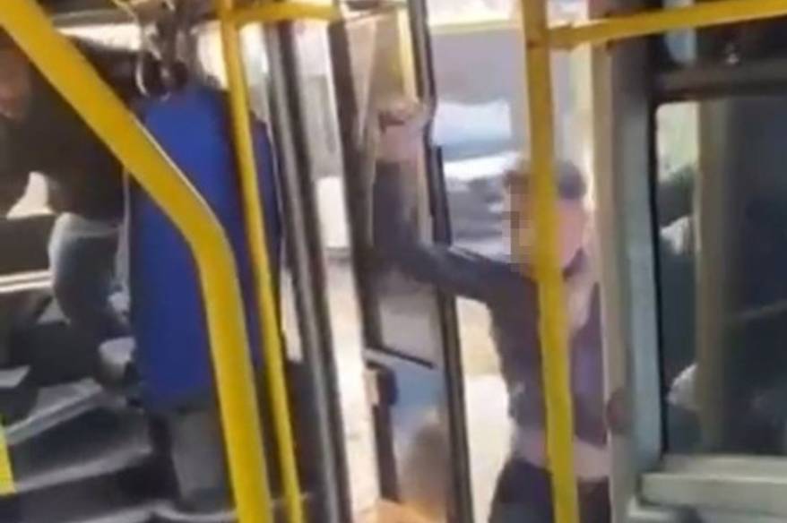 Otobüsteki satırlı saldırgan evinde yakalandı