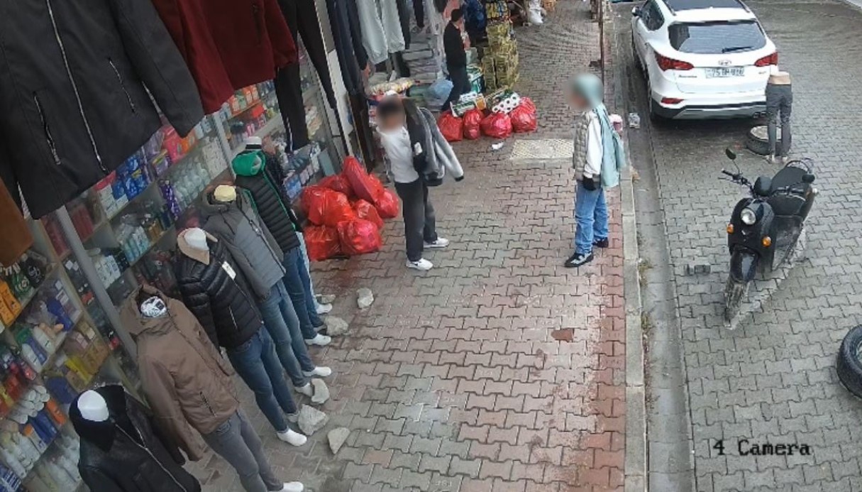 Iğdır’da giyim mağazasından çocukların hırsızlığı kamerada
