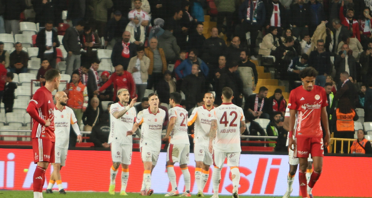 Galatasaray’ın Arjantinli futbolcusu Mauro Icardi, Antalyaspor maçıyla bu sezon Trendyol Süper Lig’deki 8. golünü kaydetti.