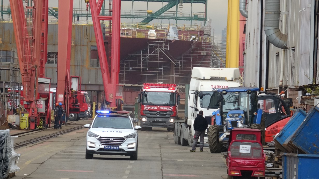 Tuzla’da tersanede iskele çöktü: 2 işçi yaralandı
