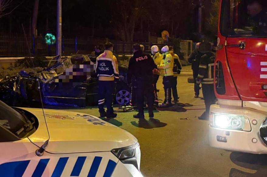 Kaldırıma çarpan otomobil 200 metre savruldu: 1 ölü, 1 ağır yaralı