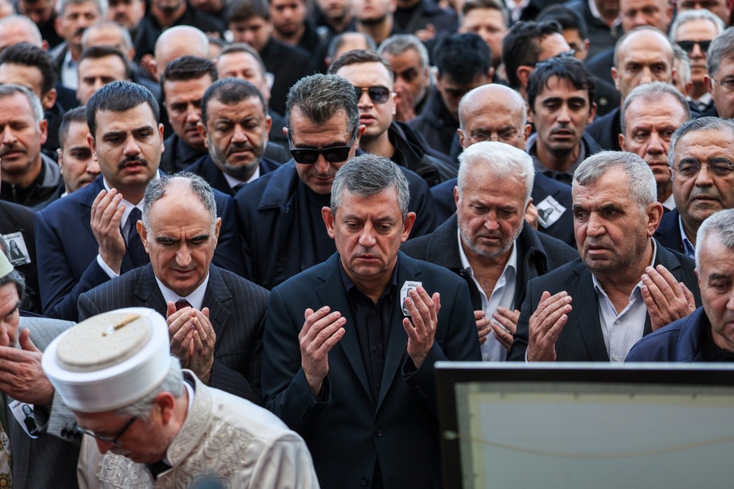 Manisa, ilk kadın başkanına ağladı