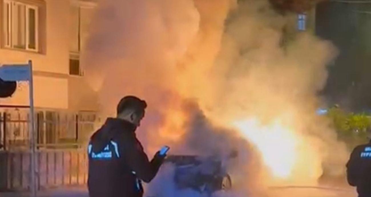 Bursa’da seyir halindeki otomobil alev aldı