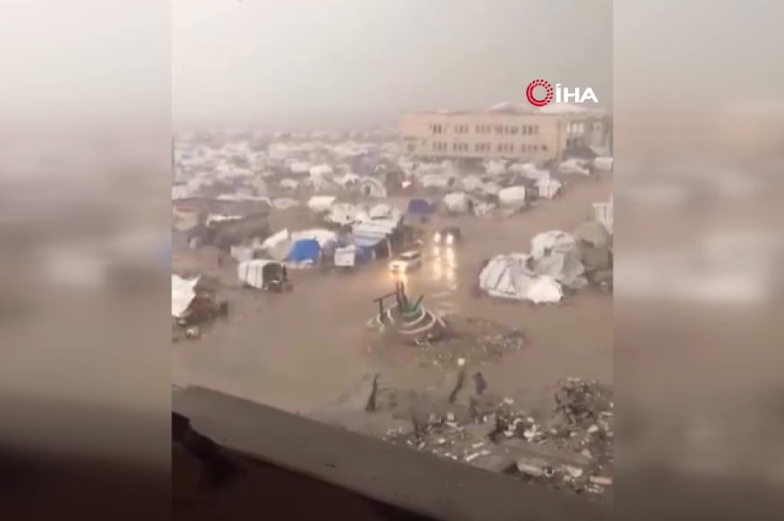 Gazze’de şiddetli yağış: Filistinlilerin çadırları su altında kaldı