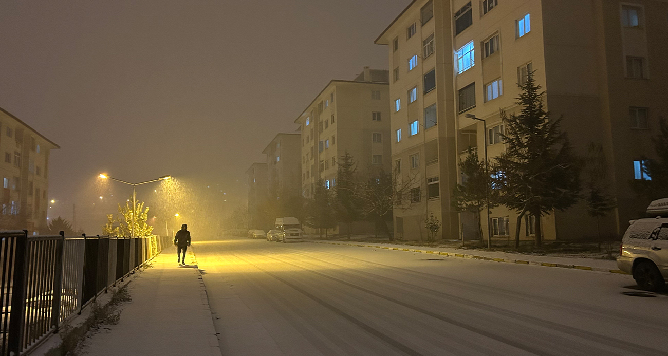 Van’da yoğun kar yağışı