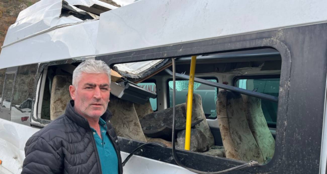 Artvin’de üzerlerine kaya yağan minibüs şoför yaşadıkları korku dolu anları anlattı