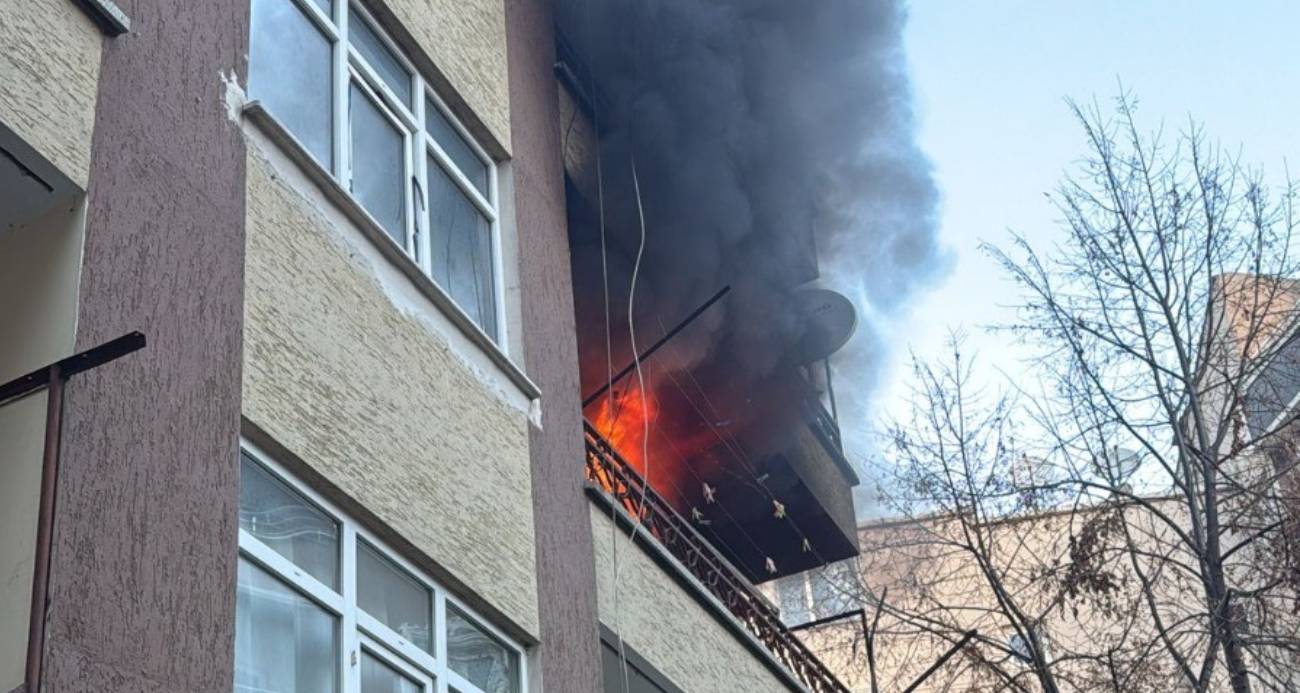 Motosiklet sürücüsü kaskı sayesinde yara almadan kurtuldu