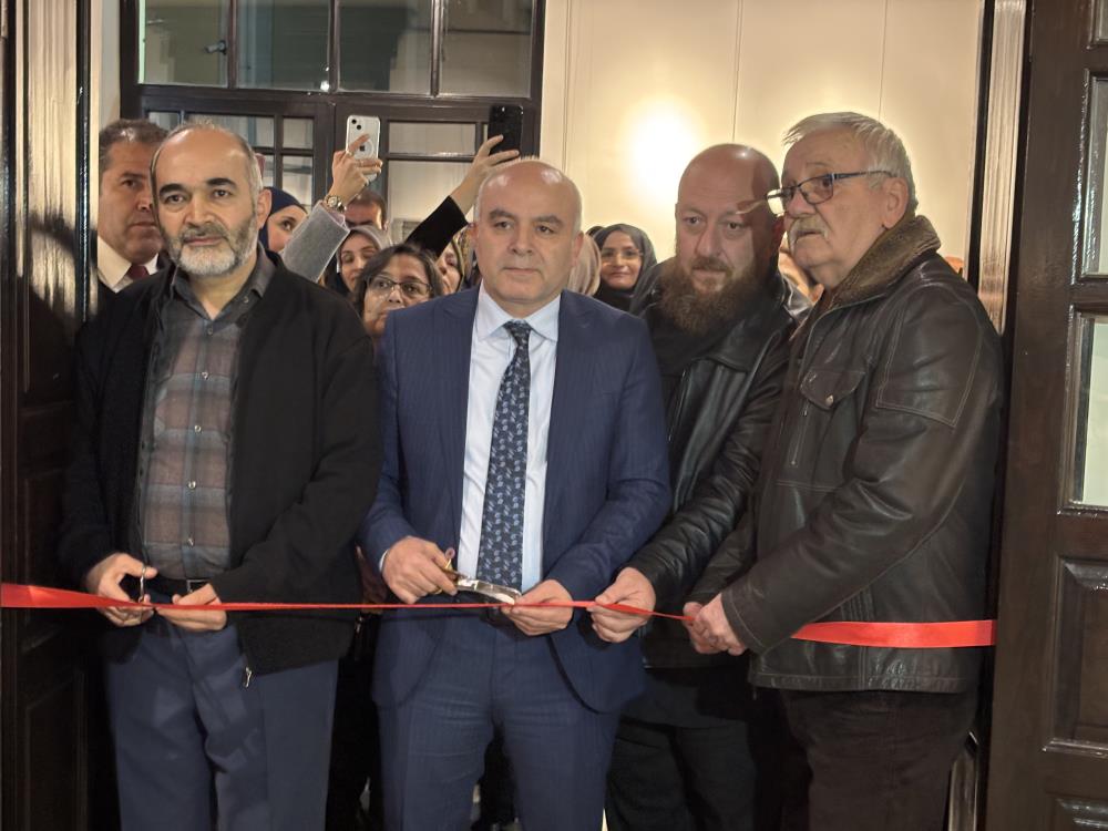 Ailenin önemi, hat sanatının zarafetiyle yorumlandı