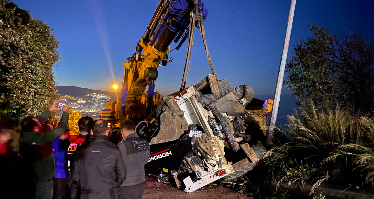 Bursa’da vinçten düşen iş makinesi paniğe neden oldu