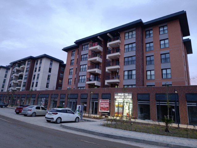 Ebrar Sitesi çevresinde ticari hayat yeniden canlanıyor