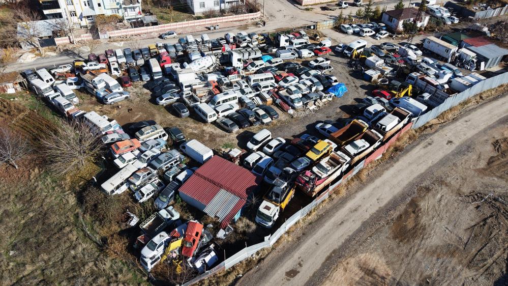 Elazığ’da yediemin otoparkında yosun tutan araçlar: 500 milyon TL’lik servet çürüyor