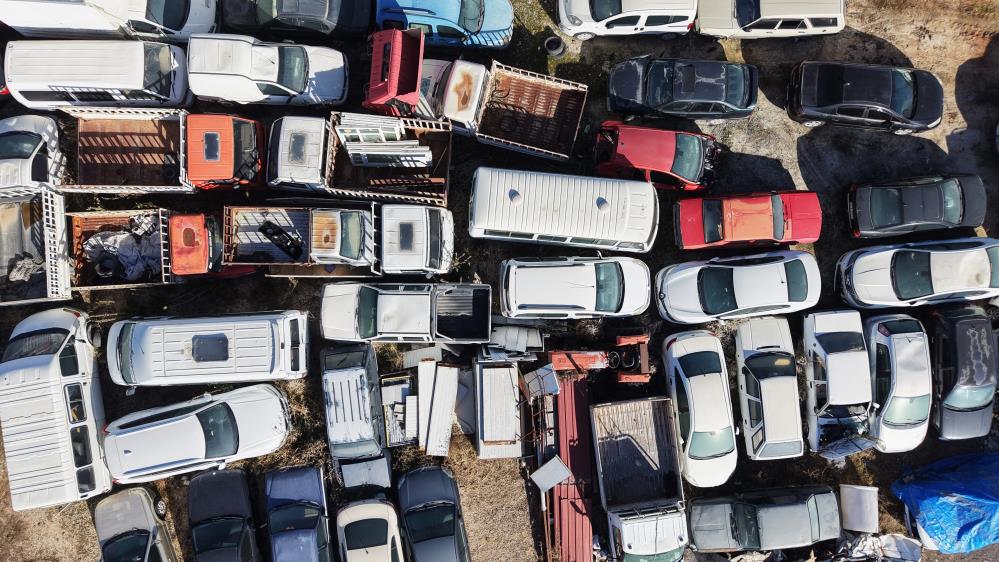 Elazığ’da yediemin otoparkında yosun tutan araçlar: 500 milyon TL’lik servet çürüyor