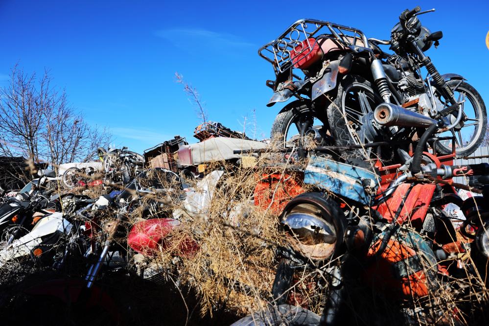 Elazığ’da yediemin otoparkında yosun tutan araçlar: 500 milyon TL’lik servet çürüyor