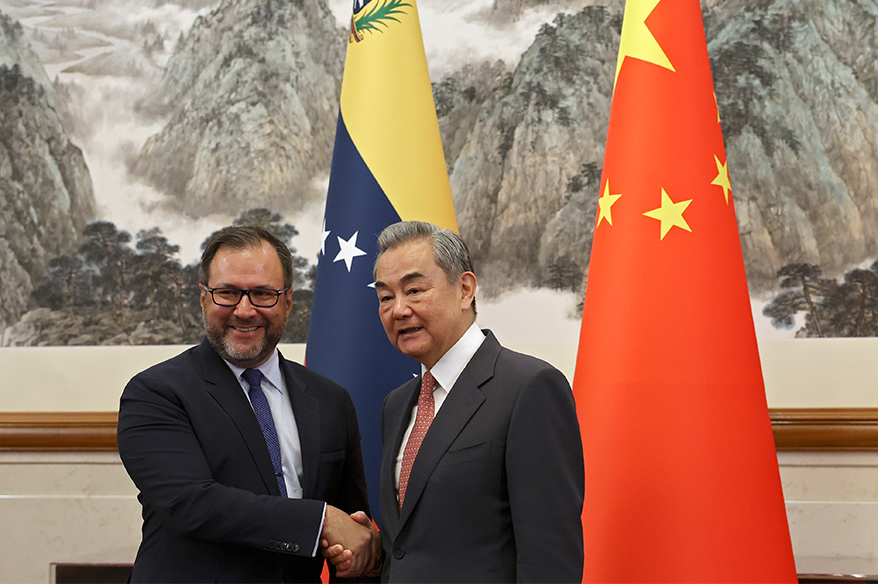 Çin’den Venezuela’ya destek