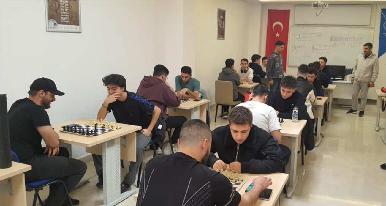 Öğrenci yurdunda satranç turnuvası heyecanı yaşandı