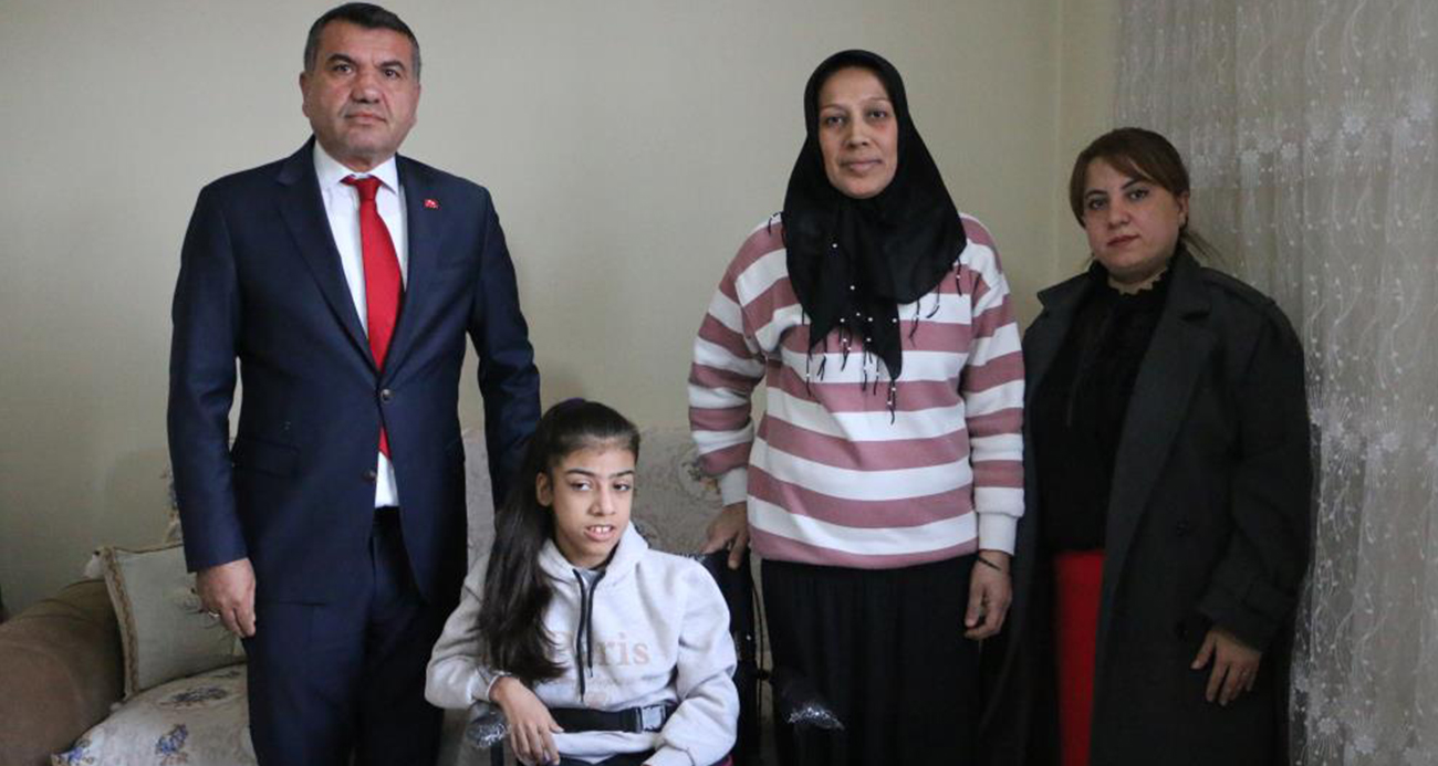 Devlet Bahçeli’den Diyarbakırlı engelli kıza tekerlekli sandalye sürprizi