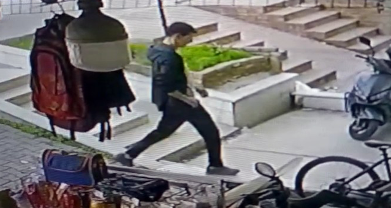 Apartmana eli boş girdi, dışarıya altında akrobasi bisikleti ve çantayla çıktı