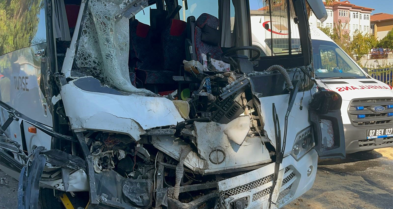 Alanya’da midibüslerin çarpıştığı kazada 15 yaralıdan 2’sinin durumu ciddiyetini koruyor