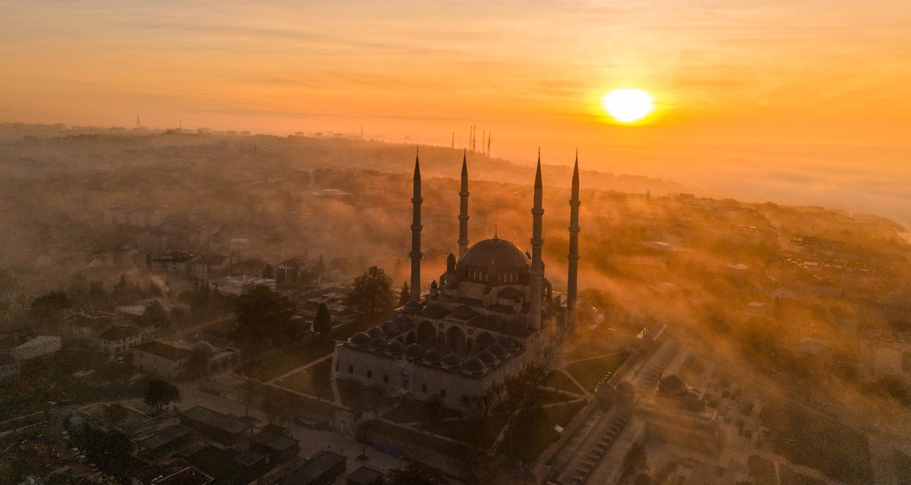 Selimiye Camii, sis ve güneşin ilk ışıklarıyla kartpostallık görüntü sundu