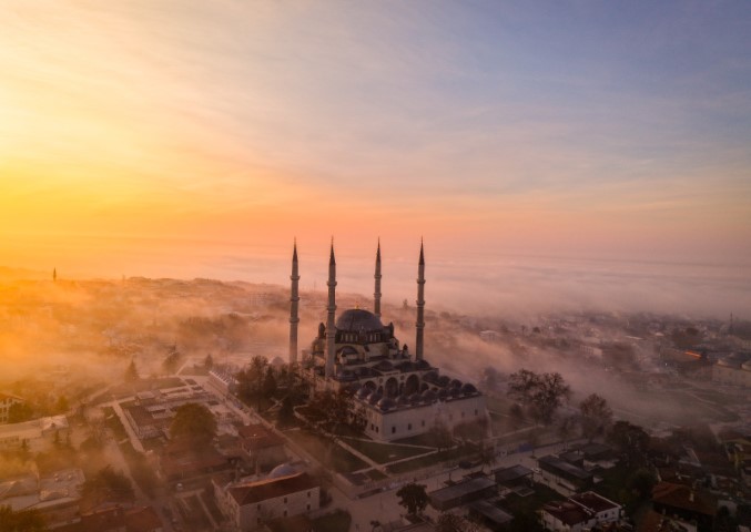 Selimiye Camii, sis ve güneşin ilk ışıklarıyla kartpostallık görüntü sundu