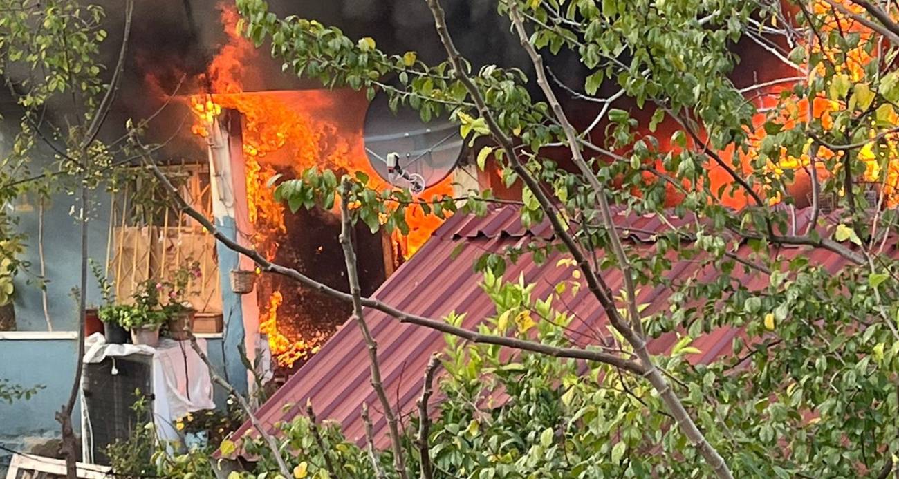 Çakmağı doldururken hem kendini hem de evi yaktı