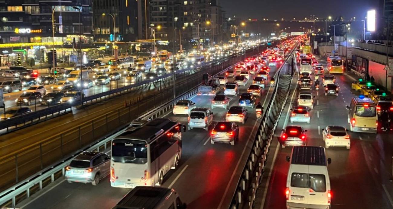 İstanbul’da trafik yoğunluğu yüzde 85’e ulaştı