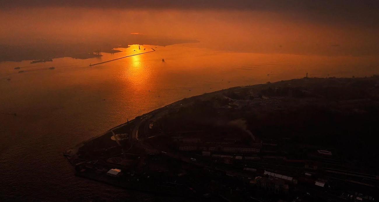 İstanbul’da Boğaz çevresine çöken pus ve etkili olan hava kirliliği dron ile görüntülendi