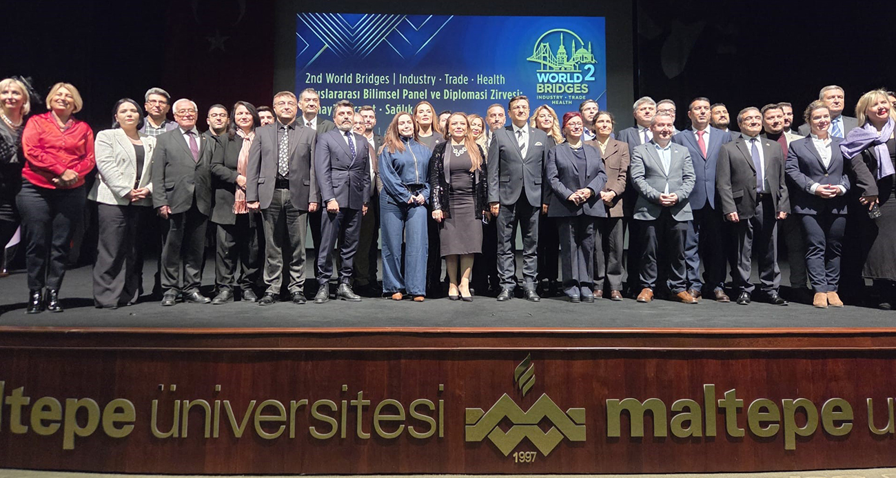 "Uluslararası Bilimsel Panel ve Diplomasi Zirvesi: Sanayi, Ticaret, Sağlık" etkinliği İstanbul’da gerçekleştirildi. Farklı ülkelerden akademisyenleri, araştırmacıları, sektör temsilcilerini ve uzmanları bir araya getirerek disiplinler arası etkileşimi artırdı. İstanbul Yeni Yüzyıl Üniversitesi Rektörü Prof. Dr. Yaşar Hacısalihoğlu, Covid-19 pandemisinin sağlık ve diplomasinin sınır tanımadığını gösterdiğini belirtti. İnsanlık için iş birliğinin ve bu sürecin merkezinde üniversitelerin yer aldığını vurguladı.