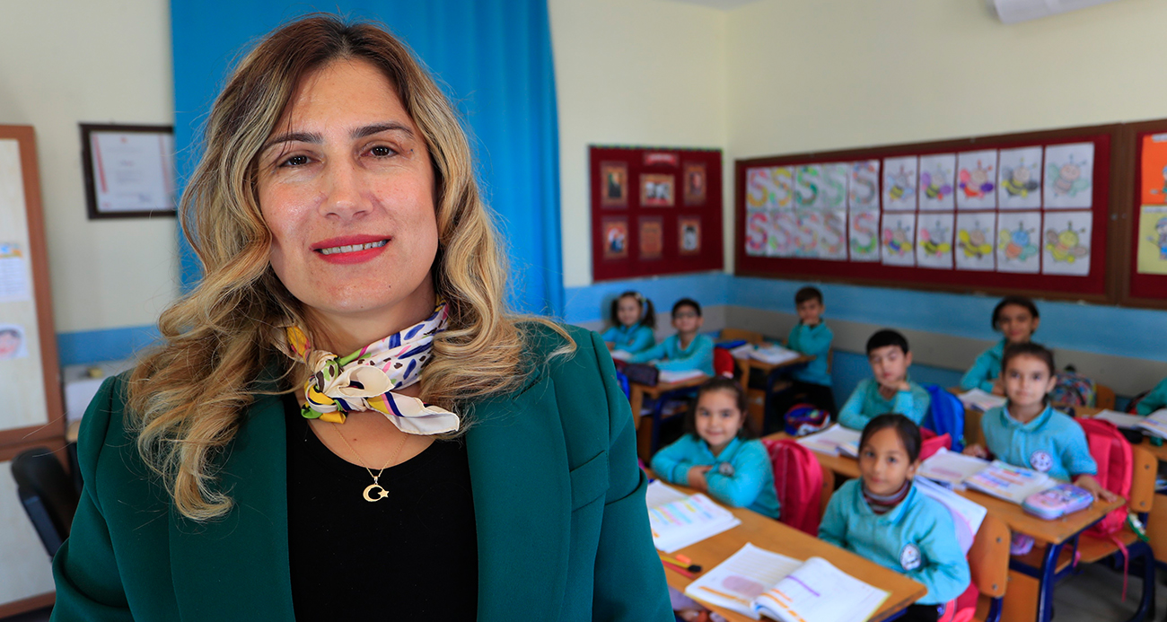 İzmir, sokaklarında domuz sürüleri ile doğal yaşam parkına döndü