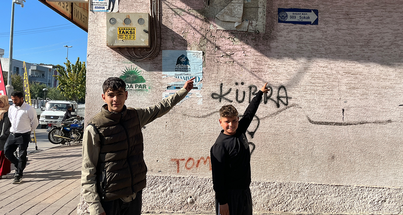 Yapay zekaya göre Türkiye’nin en yaşanılmayacak ilçesinin Adana’nın Yüreğir ilçesi olarak belirlenmesinin ardından hem vatandaşlar hem de belediye başkanı duruma tepki gösterdi. Vatandaşlar, ‘Yapay zekaya inanan her şeye inanır’ derken Yüreğir Belediye Başkanı Ali Demirçalı, ‘Chat GPT’nin Yüreğir ile sıkıntısı nedir. Gelsinler çözelim" dedi.