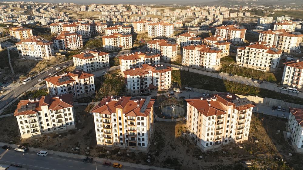 Yuvasına kavuşan depremzede vatandaş, "Bakanımız Murat Kurum gibi şantiye şefine can kurban"