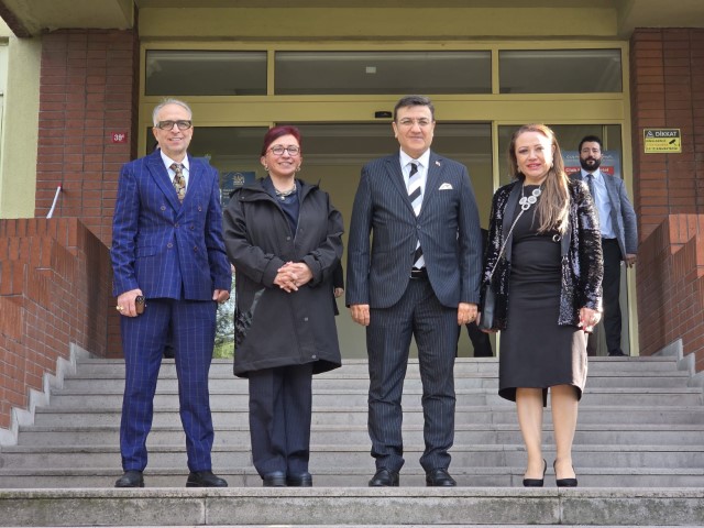 İstanbul Yeni Yüzyıl Üniversitesi’nden 2’nci World Bridges Zirvesi’nde küresel sağlık diplomasisi iş birliği