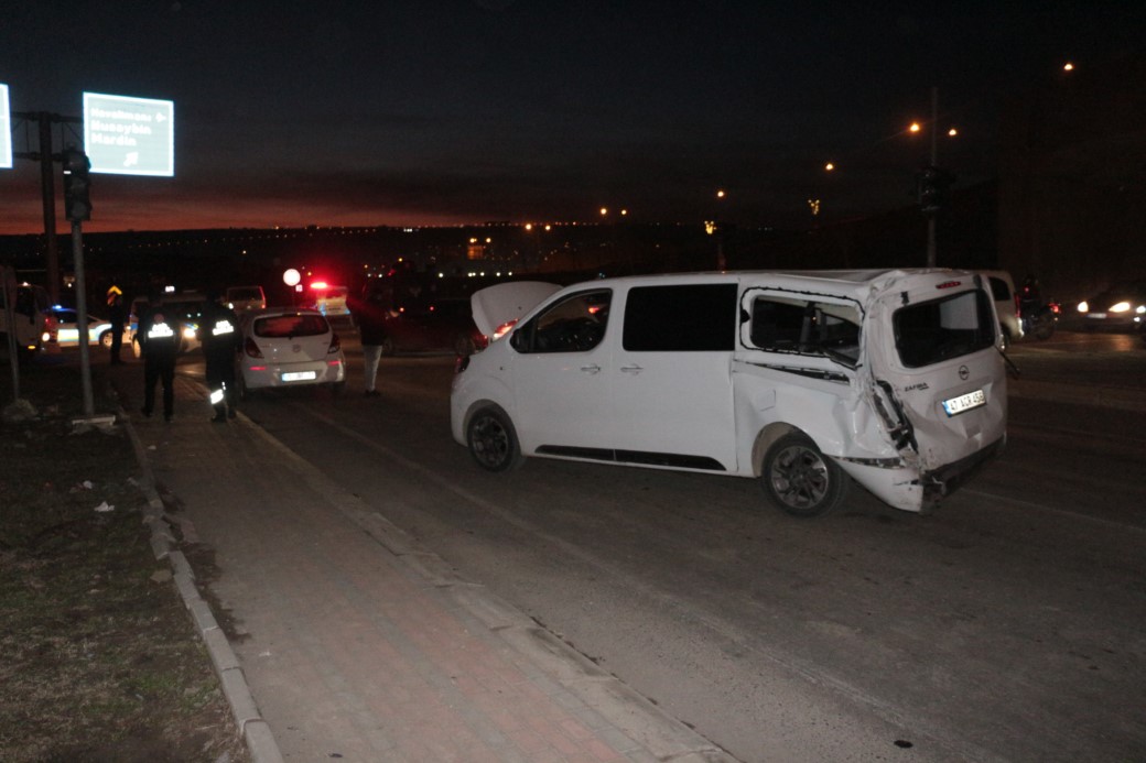 Şırnak’ta freni boşalan vinç 6 araca çarptı: 7 yaralı