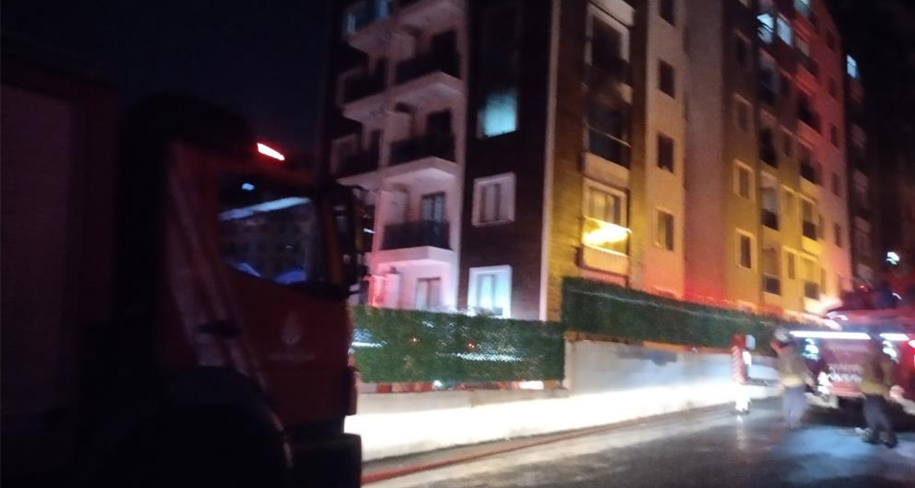 Pendik’te bir binanın 3’üncü katı alevlere teslim oldu