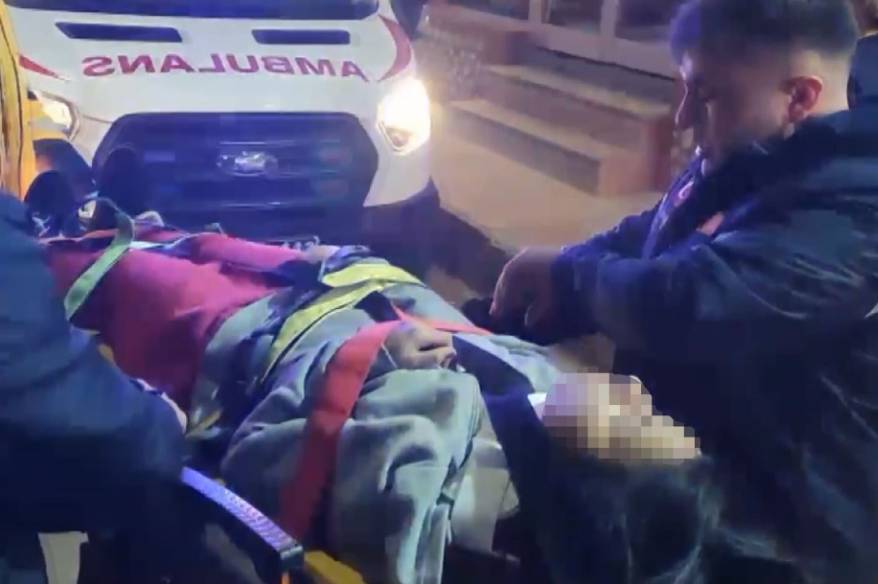 Üçüncü kattan ikinci katın balkonuna düşen çocuk ağır yaralandı