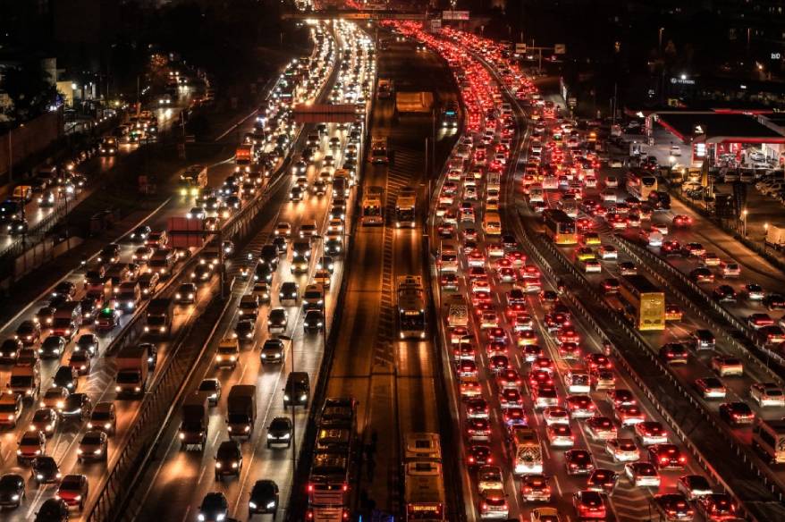 İstanbul Cevizlibağ’da trafik yoğunluğu havadan görüntülendi
