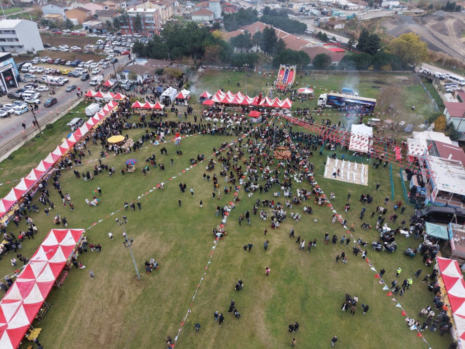 Tekirdağ’da hamsi izdihamı: 3 ton hamsi dağıtıldı